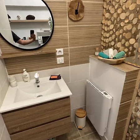 Indépendante Avec Salle De Bain *